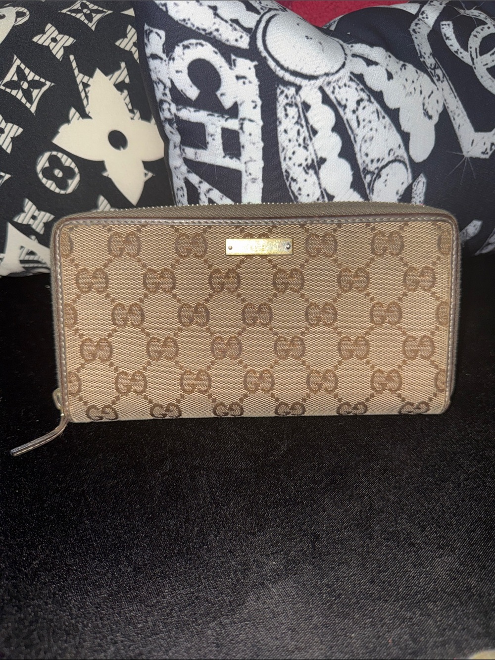 Gucci Beige and Brown GG Zip Wallet with Gold Plate Vintage